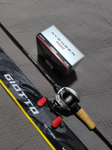 Vara Maruri Giotto 6'0" + Carretilha Marine Avenger 5000