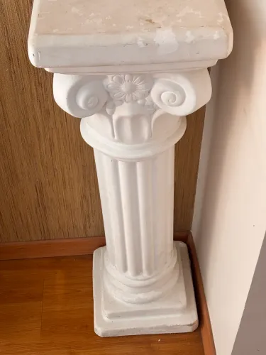Coluna grega decorativa 