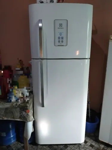 (Valor a negociar)Geladeira Electrolux frost free (p/conserto)