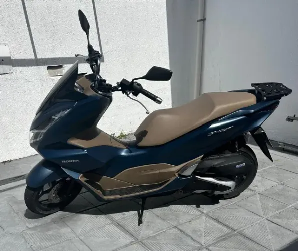 PCX DLX 2024 