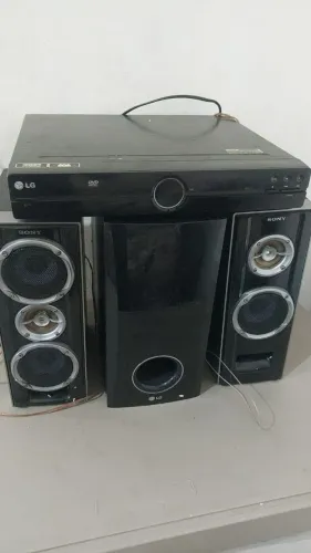 Som com caixas de som Sony