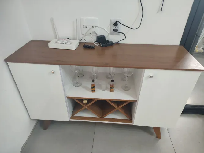 Rack/Aparador Buffet Retrô com Adega - Excelente Estado