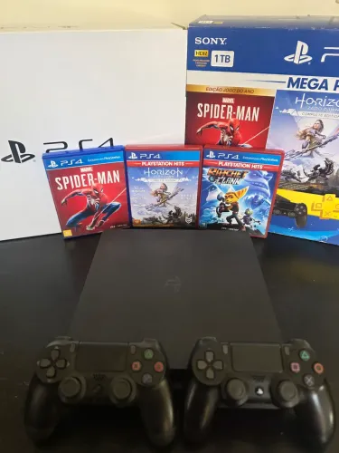 PS4 SLIM COMPLETO NA CAIXA + 2 CONTROLES + 3 JOGOS