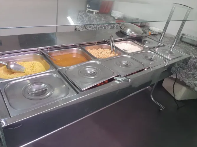 Balcão térmico com 10 Cubas 