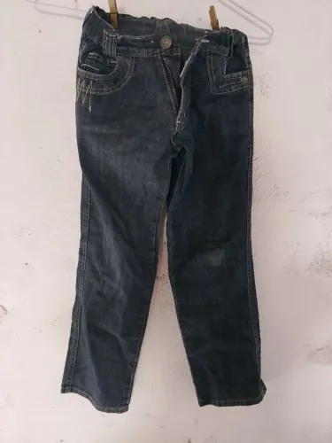 Vende se calça jeans infantil
