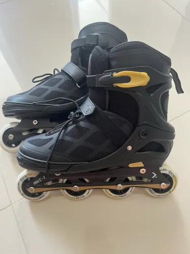 Patins semi novo