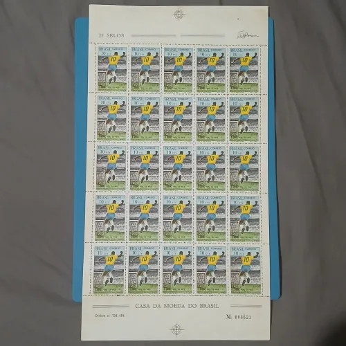 raríssima cartela com 25 selos do milésimo gol do pelé, de 1969.