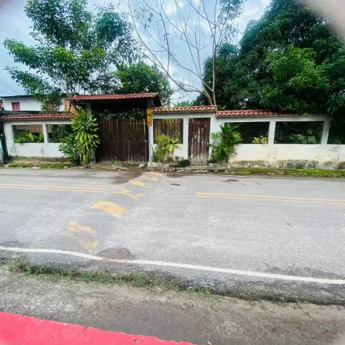Sítio no Outeiro com Casa ampla e arejada.