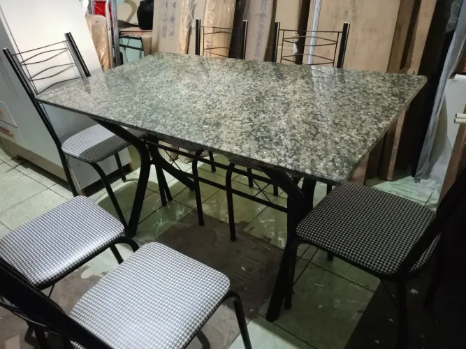 Mesa 6 cadeiras de granito usada 
