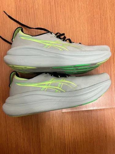 Tênis de corrida Asics Gel Nimbus 28 (43)