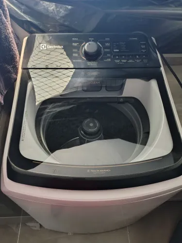 Máquina de lavar roupa Eletrolux 14kg perfect Care 2 anos de uso. Em perfeito estado.