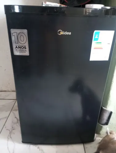 Frigobar pouco usado