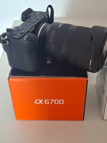 Câmera Sony a6700 + lente 17-70