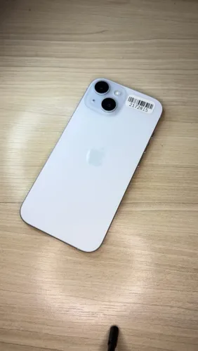 iPhone 15 128 GB - bateria 83%