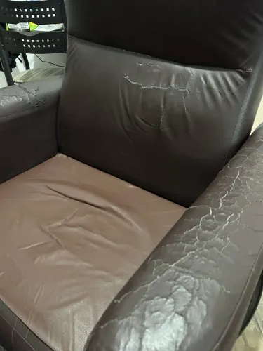 Poltrona Courino com avarias