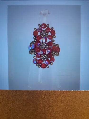 Anel Vermelho de Cristais Tchecos
