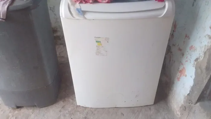  Máquina de lavar com defeito ñ esta centrifugar