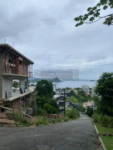 Open House Imóveis vende Terreno em Condomínio de Charitas!!! Somente À Vista!!