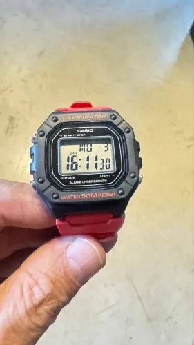 Relógio Casio Iluminator Preto e Vermelho novo 