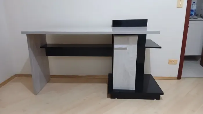 Escrivaninha Compacta com Armário - Nas Cores Preto e Cinza Amadeirado