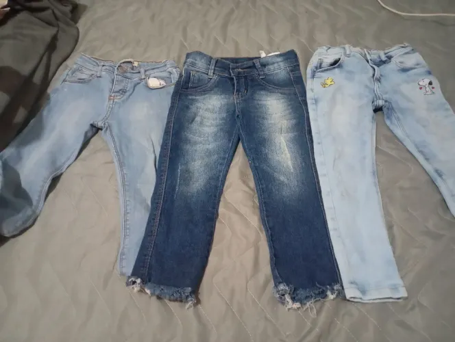 Calças jeans de criança