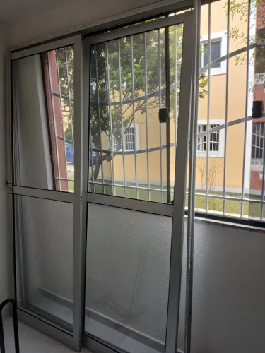 Ums Porta de aluminio com vidro