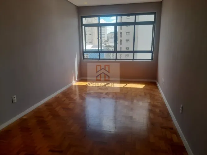 APTO TOTALMENTE REFORMADO, ANDAR ALTO