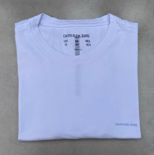 Camiseta Calvin Klein Jeans Logo Peito Branca Original - PP