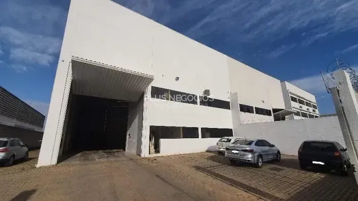 Galpão Industrial para Locação no Cajuru | 900m² | Pé-Direito 10m | Piso 5t/m² | Pátio 400