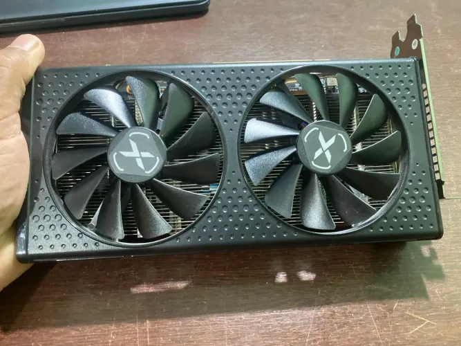 RX 7600 8gb nova 