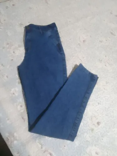Vendo calça jeans com lycra tam 44 nova