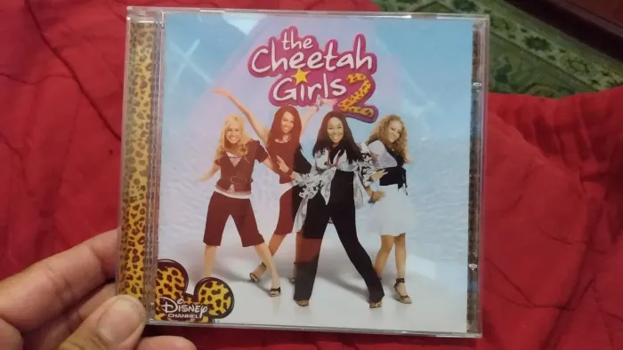 CD original the cheetah girls 2 ótimo estado.