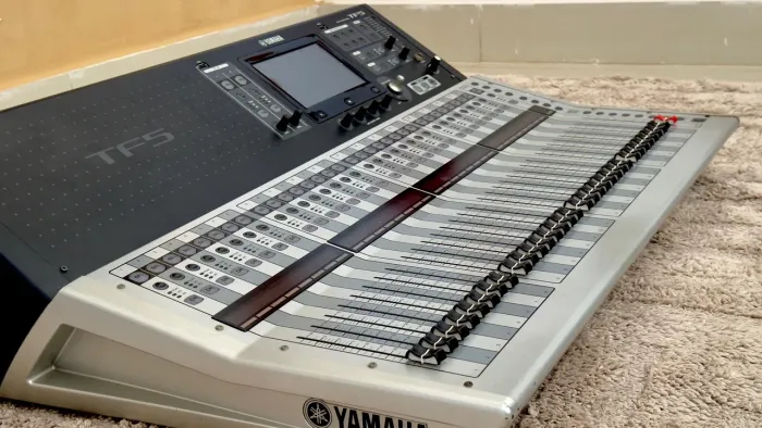 Mesa de som digital YAMAHA TF5!