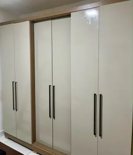 Vende-se guarda roupa