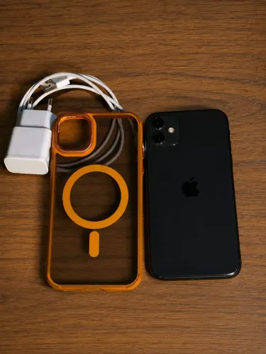 IPHONE 11 - 64 GB (aceito propostas )