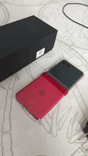 Motorola Razr 40 Ultra 5G Viva Magenta 2023 Usado e completo na Caixa - aceita negociação 