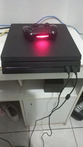 PS4 PRÓ SEMI NOVO 1 TERÁ COM CAIXA E VARIOS JOGOS