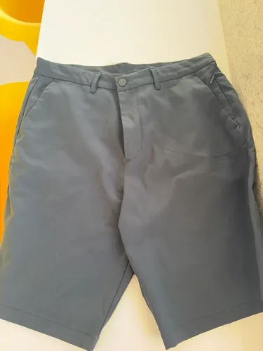 Bermuda Calvin Klein azul marinho
