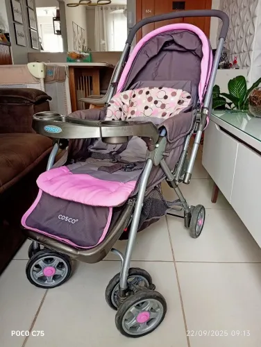 Carrinho de bebê Reverse Cosco