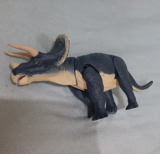 Brinquedo Dinossauro Triceratops