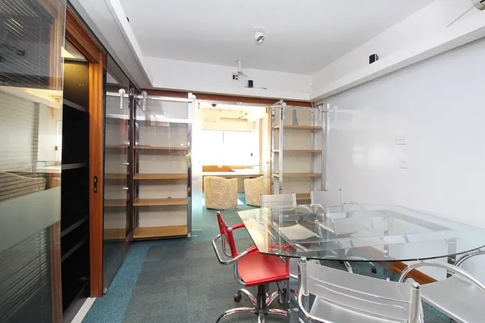 Sala à venda em Petrópolis, Porto Alegre - Los Angeles