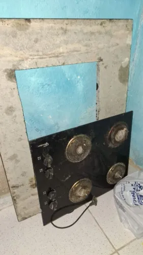 Cooktop funcionando completo com pedra de mármore sem riscos ou rachaduras
