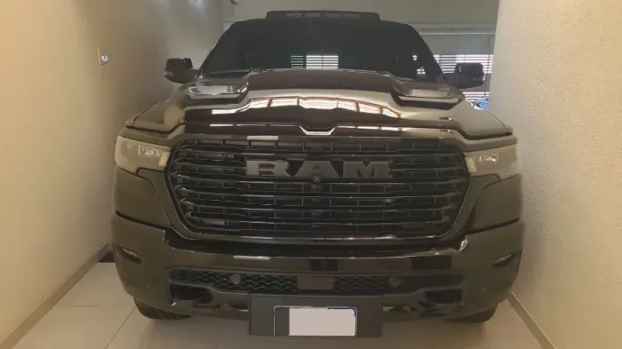 Ram 1500 Laram. Night ED. Bi-TB 3.0 4X4 Aut. 2025