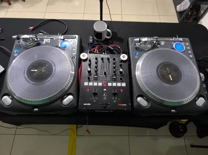 Tocas discos TTX1 Numark e Mixer Numark Scratch