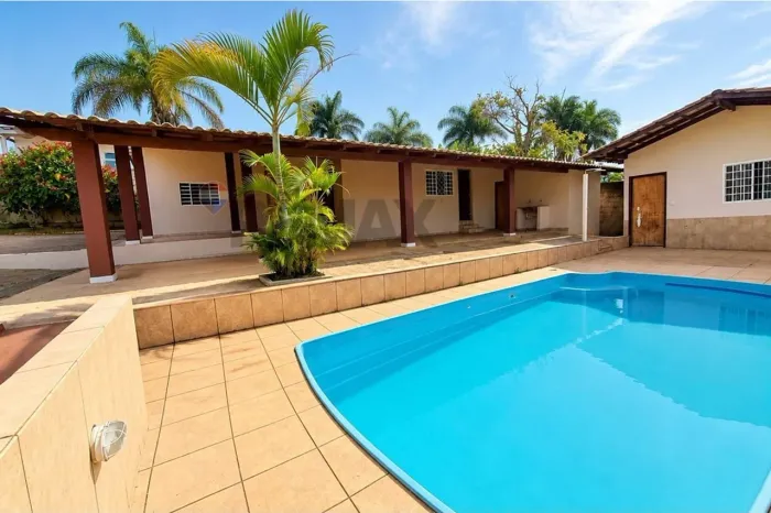 Trecho 3 Quadra 10 Escriturada com habite-se 05 quartos Piscina Lote: 1090m²