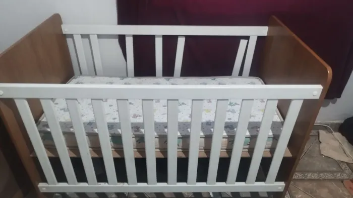 Vendo berço com o colchão junto usado uma única vez