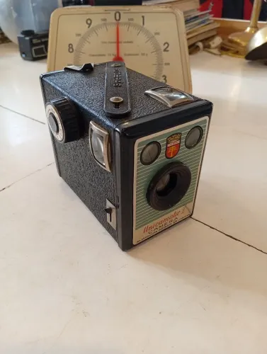 Antiga câmera UNICAMATIC II ANOS 50/60 DESIGN ART DECO