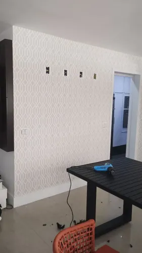 Envelopamento e Aplicação de Películas e Papel de Parede 