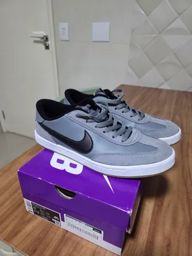 Tênis Nike SB Classic