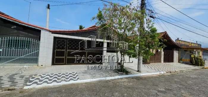 Casa semi isolada para venda no Maracanã - Praia Grande.